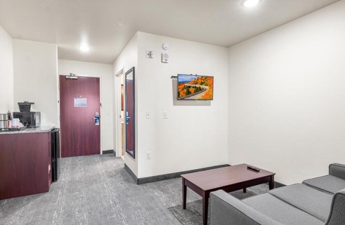 New Denmark Hotel | Cobblestone Hotel & Suites Denmark - Green Bay