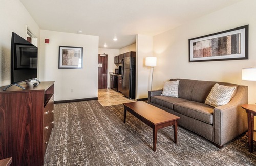 Newport Hotel | Cobblestone Hotel & Suites - Newport