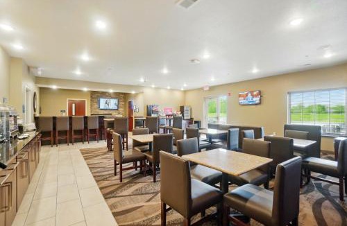 Russells Point Hotel | Cobblestone Hotel & Suites - Russells Point at Indian Lake