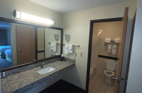 Wisconsin Rapids Hotel | Cobblestone Hotel & Suites – Wisconsin Rapids