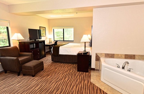 Clarion Hotel | Cobblestone Inn & Suites - Clarion