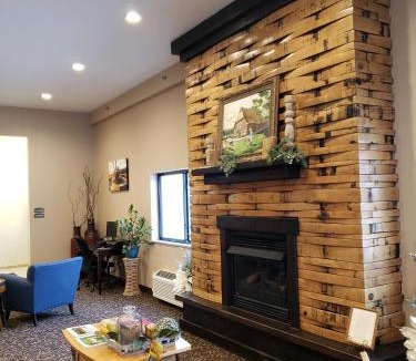 Manning Hotel | Cobblestone Inn & Suites - Manning