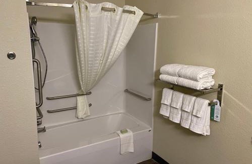 Forest City Hotel | Cobblestone Inn & Suites - Forest City