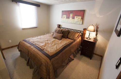 Cardston Bed & Breakfast | Cobblestone Manor B&B