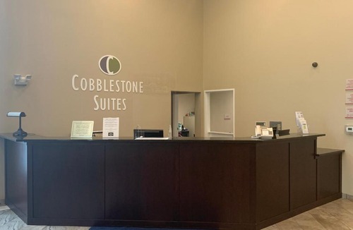 Oshkosh Hotel | Cobblestone Suites - Oshkosh