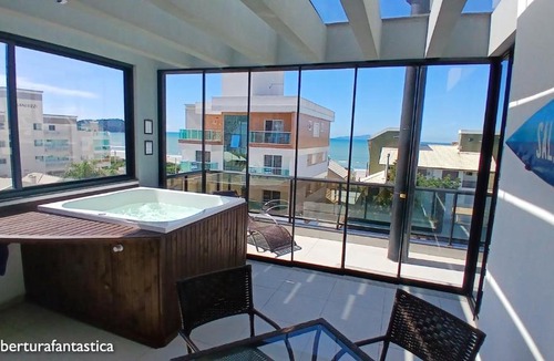 Governador Celso Ramos Apartment | Cobertura fantástica apenas 70 metros da praia