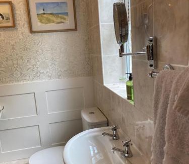 Winestead Bed & Breakfast | Cobweb Cottage
