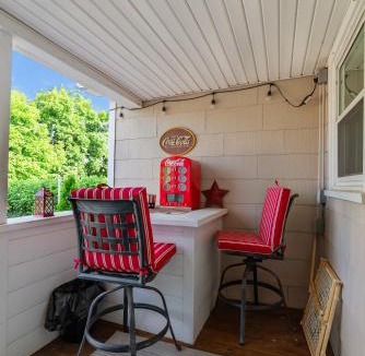 Pacific House | Coca Cola Cottage - Stay & Play Near Purina Farms - Dog Friendly