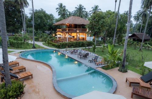 Nuea Khlong Resort | COCO Canopy Boutique Resort
