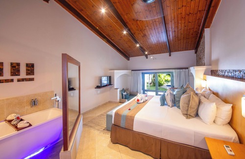 Anse Bois de Rose Hotel | Coco de Mer Hotel and Black Parrot Suites