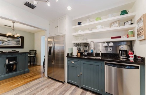Grandview Heights House | Coco Plum Cottage a Charming Retreat Htd Pool and BBQ