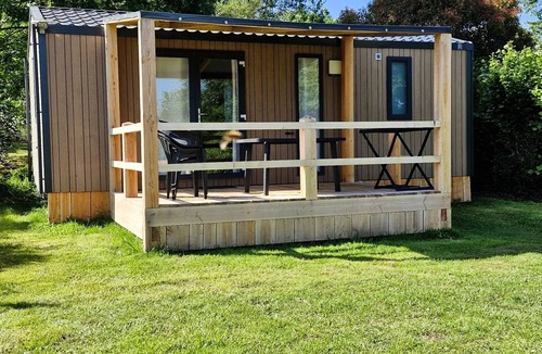 Pressignac House | Coco Sweet 17m2 Seeblick - 2 Schlafzimmer + halb überdachte Terrasse (ohne Sanitäranlagen) 4 Personen