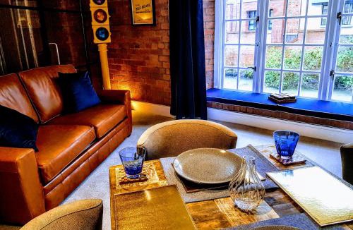 York Apartment | Cocoa Isabella - River fronted with secure parking