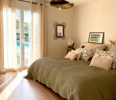 Lusignan-Petit Bed & Breakfast | Cocon de Verdure Suite avec piscine & lit King Size 2mx2m Table d'Hôtes proche Agen Nérac Villeneuve