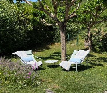 Lusignan-Petit Bed & Breakfast | Cocon de Verdure Suite avec piscine & lit King Size 2mx2m Table d'Hôtes proche Agen Nérac Villeneuve