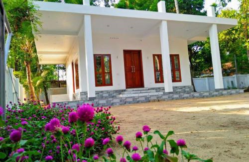 Kuzhuppilly House | Coconut Garden