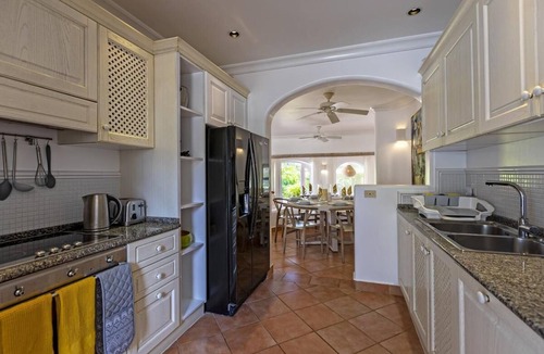Merlin Bay House | Coconut Shell, Sugar Hill