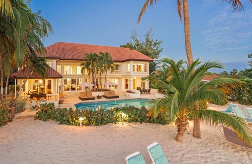 Seven Mile Beach House | Coconut Walk by Grand Cayman Villas & Condos