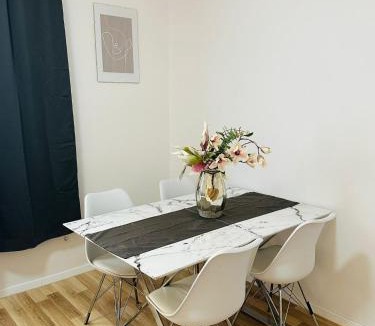 Am Pragfriedhof Apartment | Cocoon City