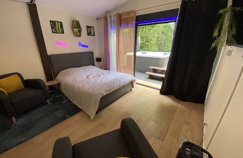 Semoy Apartment | Cocoon Room - Jacuzzi