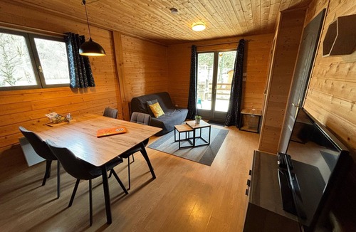 Saint-Bonnet-de-Condat Cabin | Cocooning riverside Chalet on a small campsite in the Heart of Auvergne