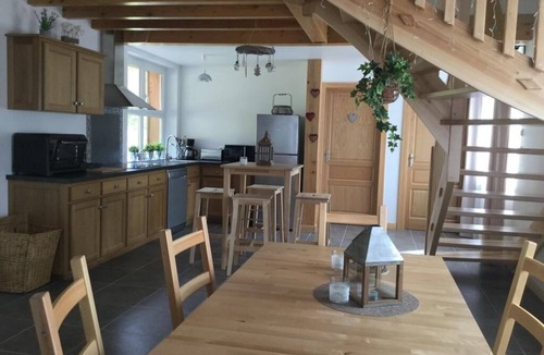 Ramonchamp House | Cocooning spirit gîte close to hiking trails and cycle path.
