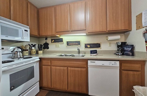 Incline Village Condo | Coeur-Du-Lac Townhome | Shared Hot Tub & Pool