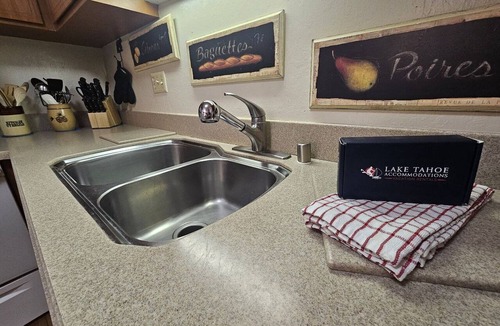 Incline Village Condo | Coeur-Du-Lac Townhome | Shared Hot Tub & Pool