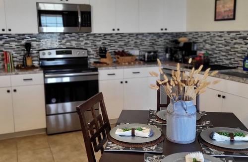 Oatmeal House | Coffee & tea bar. New appliances. Extended stays allowed. KING BED.