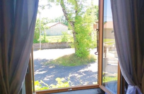 Exideuil Ski Chalet | Cogulet Gite de caractere avec piscine - 2 bedrooms -campagne Charantaise