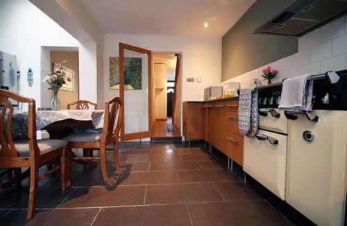 Adamsdown House | Cohost Partners Modern Retreat in Cardiff