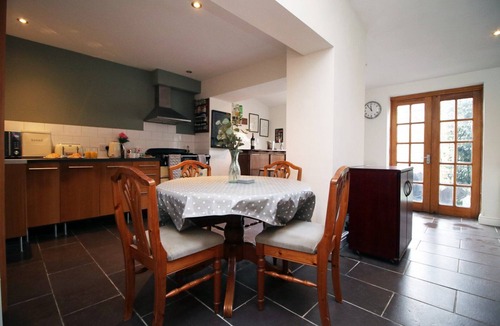 Adamsdown House | Cohost Partners Modern Retreat in Cardiff