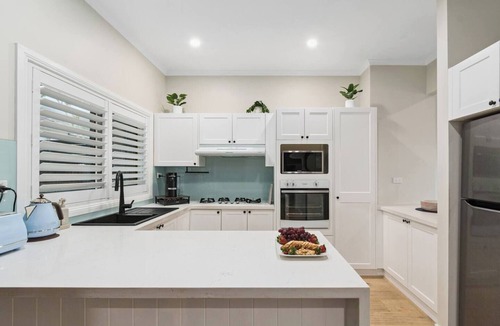 Coledale House | Coledale Beach Escape Modern Comfort by the Sea