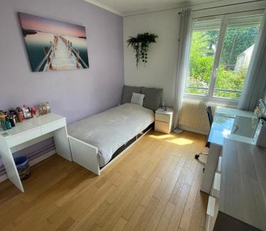 Le Chesnay Bed & Breakfast | Colibri