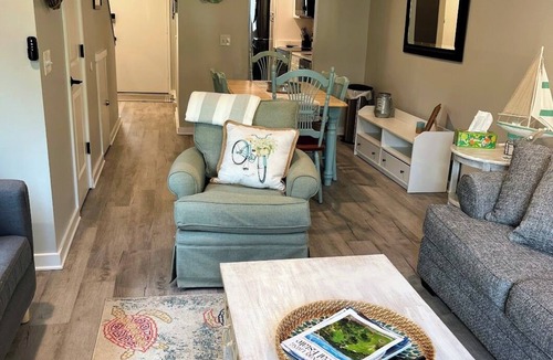 North Forest Beach Villa | Coligny Beach-beautiful 2 bed condo super clean and close to everything Coligny!