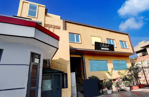 Amritsar House | Collection O Amritsar District Court