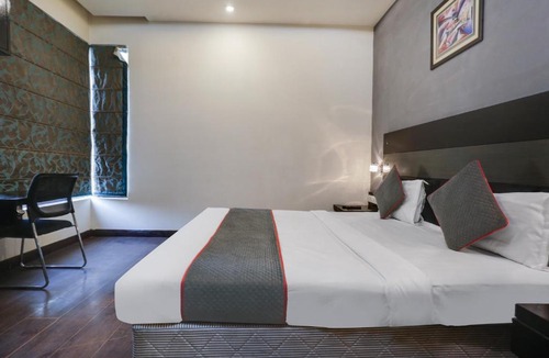 Gurugram Hotel | Collection O Cambridge