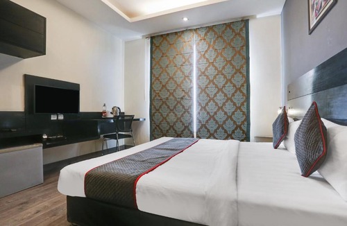 Gurugram Hotel | Collection O Cambridge