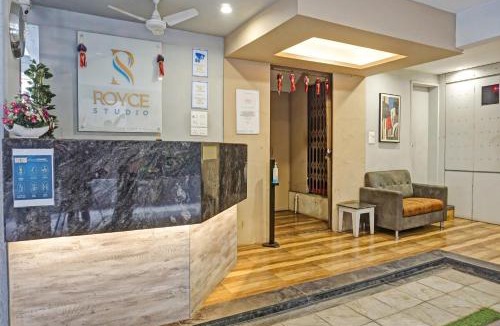 Pune Hotel | Collection O Royce Studios Near Pune Airport