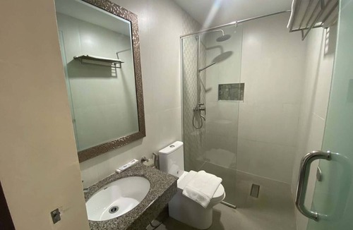 Liloan Hotel | Collection O Weber Hotel