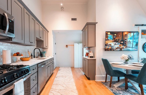 Wayland Apartment | College Hill 2BR Walk to Brown/RISD Free Parking