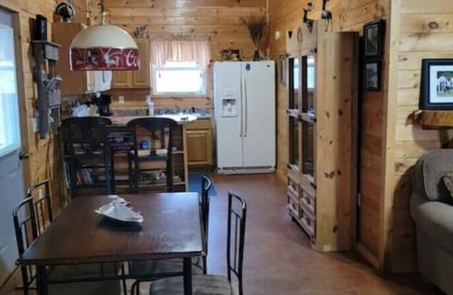 Montier Cabin | Collier Cabin in Pine Hollow ~ Eminence, MO