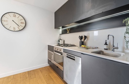 Collingwood Apartment | Collingwood Cool | 2-Bed, Balcony, Gym, Rooftop