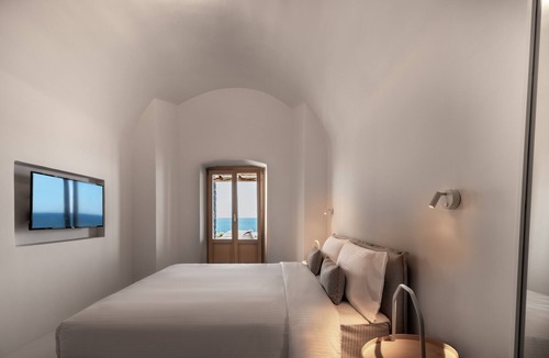 Kamari House | Colombos BeachFront