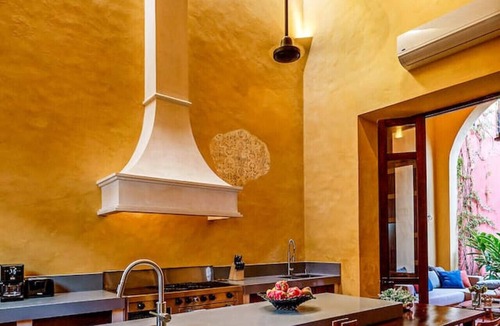 Centro House | Colonial 4BR Gem Downtown +Private Pool+Garden+BBQ