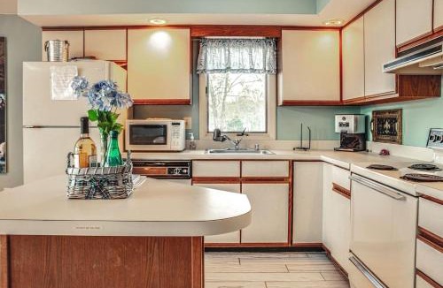 Colonial Beach House | Colonial Beach Bay house with views & canoe