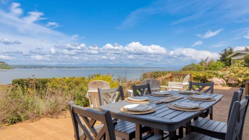 Langley House | Colonial Bluff House Above the Sea by AvantStay