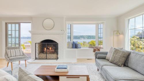 Langley House | Colonial Bluff House Above the Sea by AvantStay