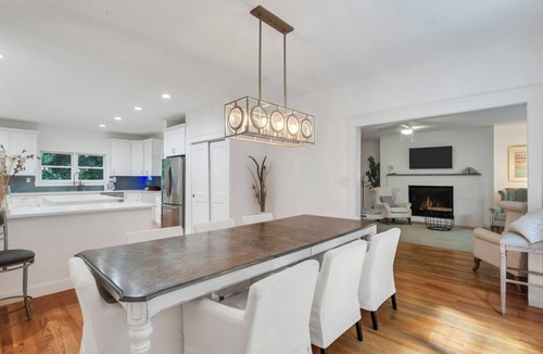North Sea House | COLONIAL COMPOUND WITH OVERSIZED LIVING ROOMS, GYM, AND ARCADE ROOM, CLOSE.