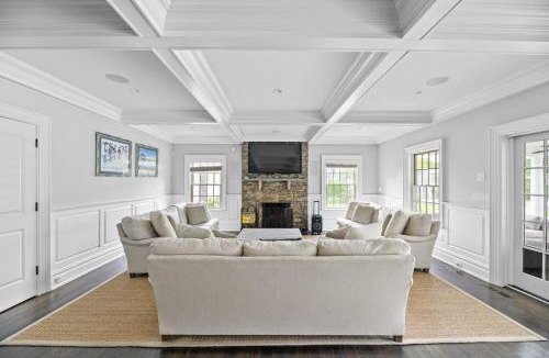 Shinnecock Hills House | Colonial Hampton Charm